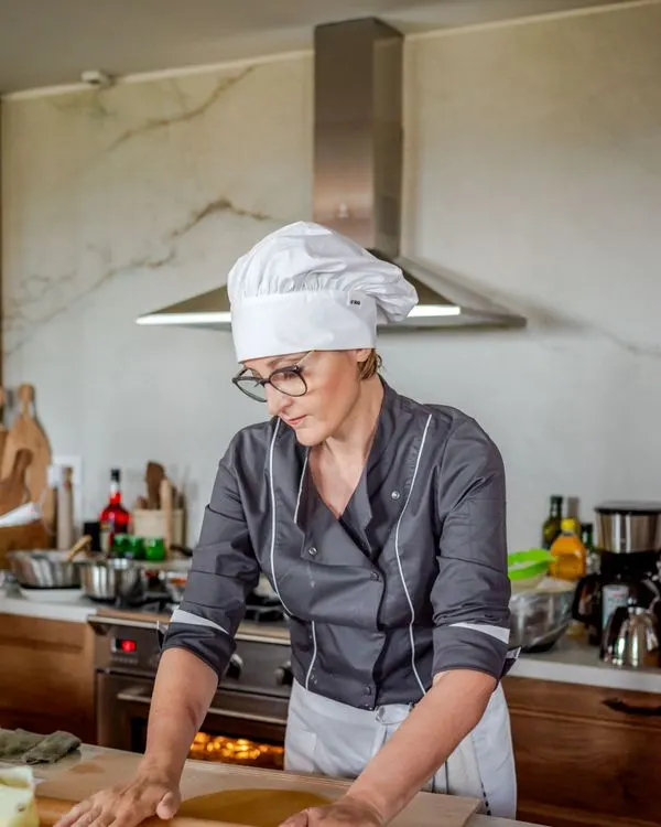 Manuela Campitiello in cucina durante il corso