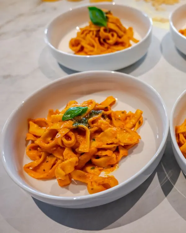 Tagliatelle preparate dagli ospiti durante il corso