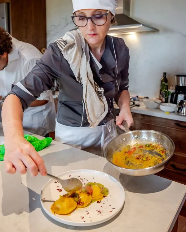 Manuela Campitiello ai fornelli durante il corso